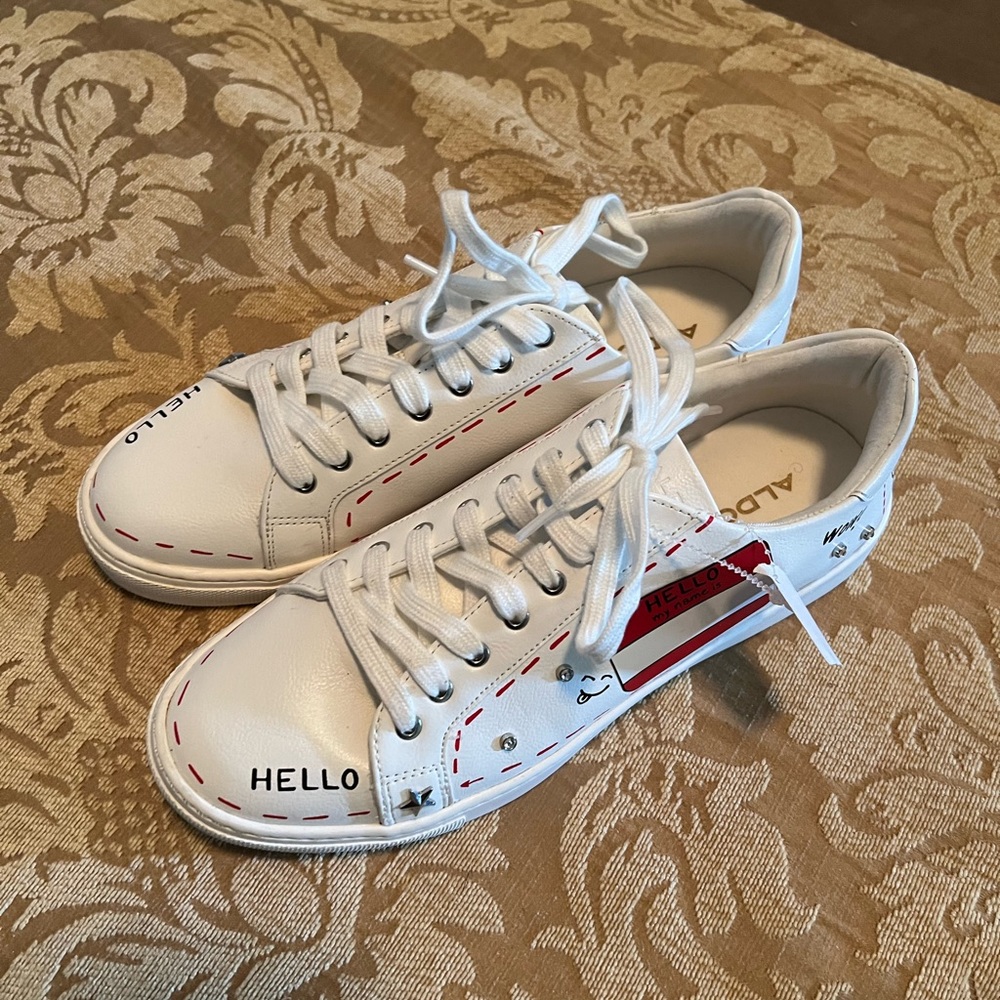 Aldo “Hello, My Name Is” Size 9 Red/White Designo… - image 1